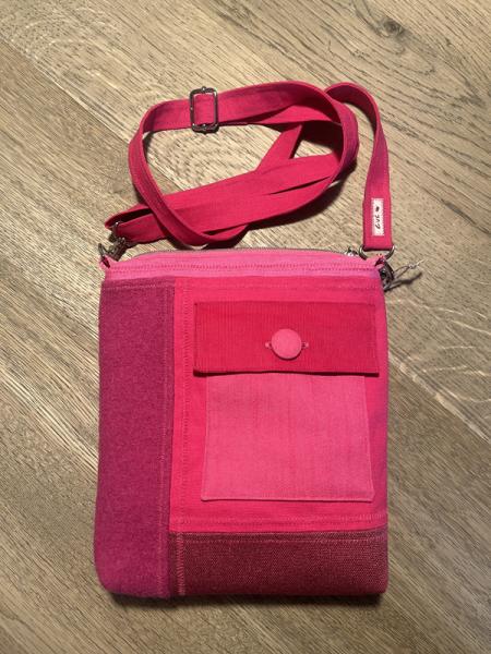 Vorderseite mit Aufsatztasche